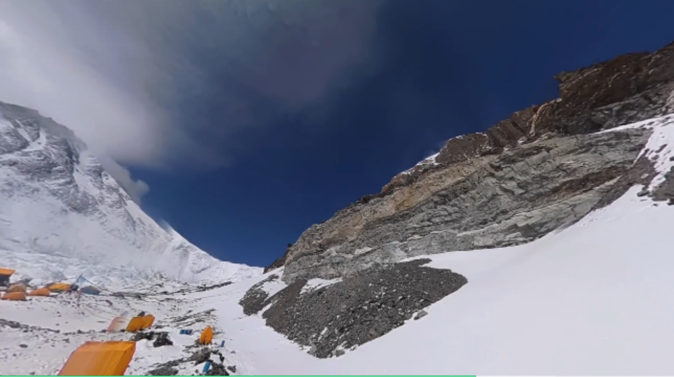 Pilot-Lock-360°-reaalajas voogedastus-Mount-Everesti-baaslaagris