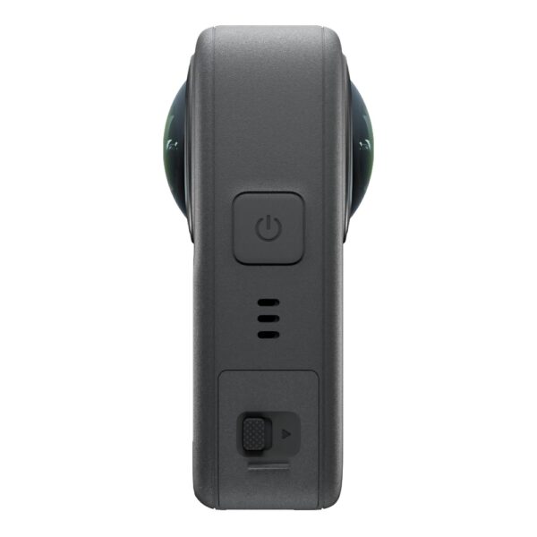 DJI Osmo 360 on mustavärvi ja kaamera ühel küljel on nupp ning mikrofoni pilud