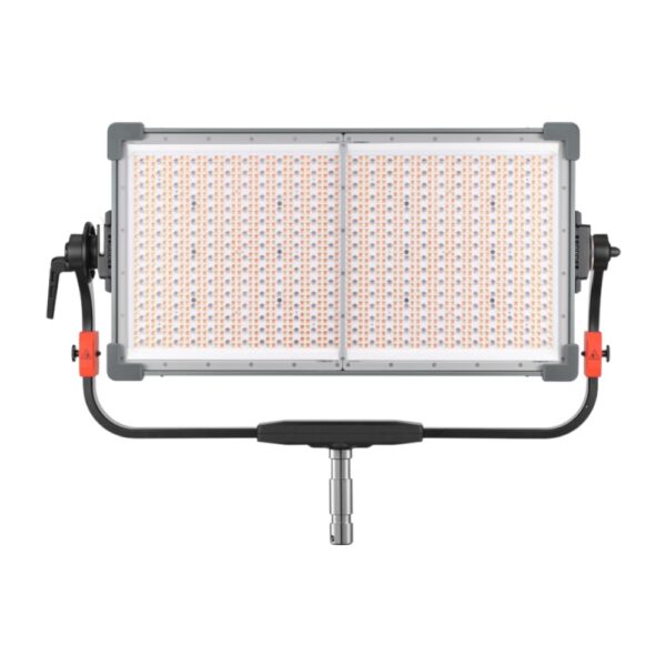 Eestvaade Godox KNOWLED P1200R Hard Pro RGB veekindlast paneelvalgustist, LED-id soojas valgusrežiimis.