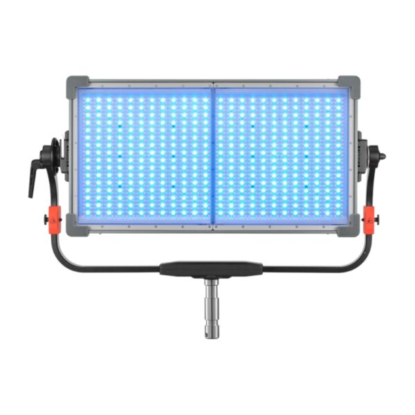 Eestvaade Godox KNOWLED P1200R Hard Pro RGB veekindlast paneelvalgustist, LED-id sinises valgusrežiimis.