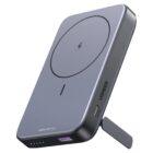 Hall magnetiline Ugreen juhtmevaba akupank, millel on tugijalg, USB-port ja USB-C sisend