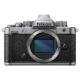 Nikon Zf hübriidkaamera, mis on hõbedase ja musta värvi kombinatsiooni. Hetkel on pildil eest vaade. Näha on ka kaamera sensor.