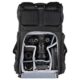 ThinkTank FocusPoint 22L I Hybrid RollTop Backpack – tagant vaada ja avatud on ava, mille kaudu pääseb ligi fototehnikale. Kotis on näha fototehnikat.