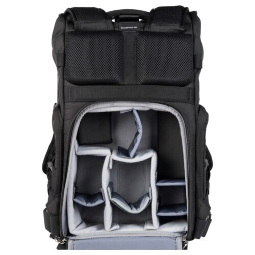 ThinkTank FocusPoint 22L I Hybrid RollTop Backpack – tagant vaada ja avatud on ava, mille kaudu pääseb ligi fototehnikale.