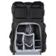 ThinkTank FocusPoint 22L I Hybrid RollTop Backpack – tagant vaada ja avatud on ava, mille kaudu pääseb ligi fototehnikale.
