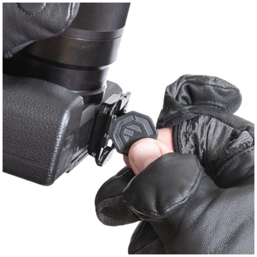Fotograafi kindad Vallerret Tinden Photography Glove keeran-statiivikruvi-kinnas-käes