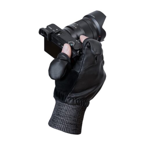 Vallerret Hatchet nahast kindas käsi hoiab kaamerat