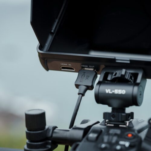 Viltrox DC-A1 7" Super Bright Monitor – lähedalt vaade kaamera peale asetatud monitorile