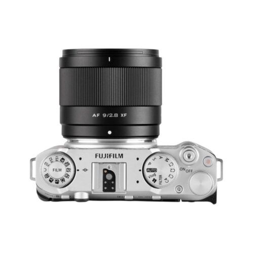 Viltrox AF Air 9mm F/2.8 XF objektiiv kaamera ees pealt vaade