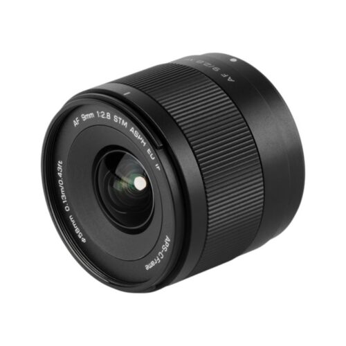 Viltrox AF Air 9mm F/2.8 XF objektiivi eest küljelt vaade