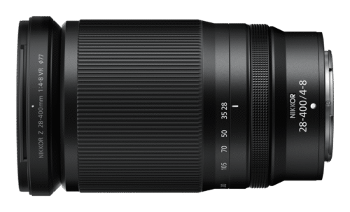 Nikon Z 28-400mm f/4-8 VR objektiivi külgvaade neutraalasendis.
