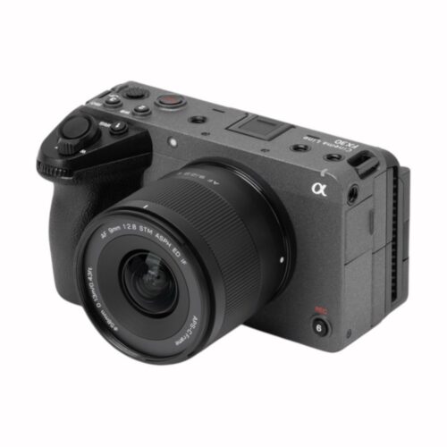 Viltrox AF 9mm F/2.8 Air Sony E APS-C objektiiv Sony FX3 kaamera ees