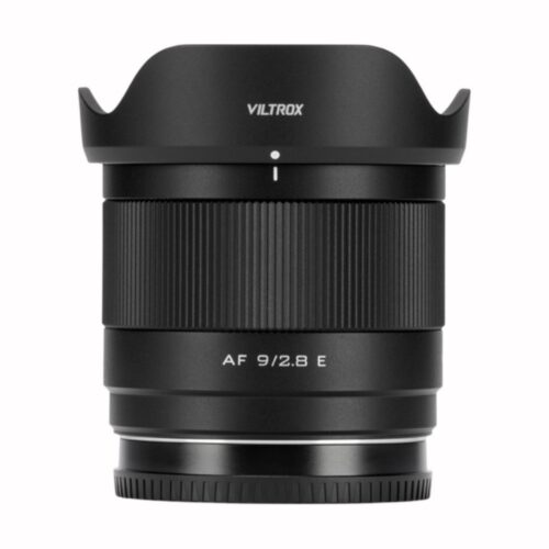 Viltrox AF 9mm F/2.8 Air Sony E APS-C objektiiv küljelt päikesevarjukiga
