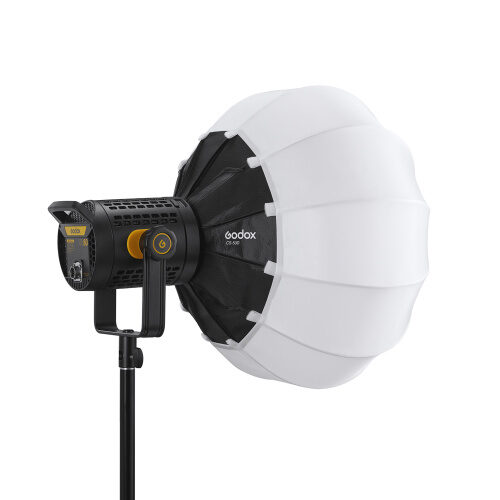 Godox CS-50D latern-softboks kinnitatuna Godoxi LED-valgusele