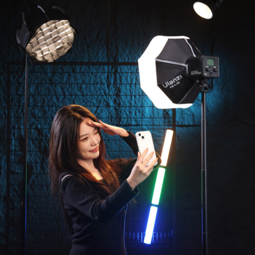 Ulanzi AS-L30 Lantern Softbox kasutuses Ulanzi LT028 LED-valgustiga