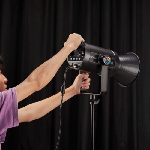 Godox SL150R RGB LED Video Light statiivil