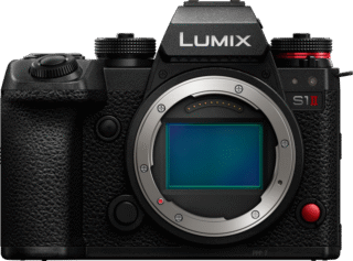 Panasonic LUMIX S1II täiskaader hübriidkaamera eestvaade, nähtaval on L-mount bajonett ja 24,1 MP CMOS-sensor