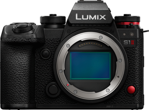 Panasonic LUMIX S1II täiskaader hübriidkaamera eestvaade, nähtaval on L-mount bajonett ja 24,1 MP CMOS-sensor