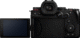 Panasonic Lumix S5M2 tagantvaade avatud pöördekraaniga, mis võimaldab paindlikku pildistamisnurka.