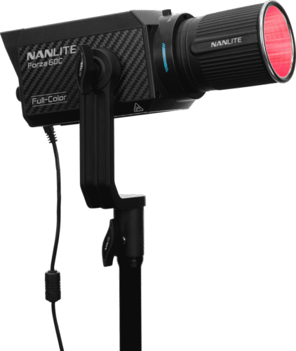 Nanlite Forza 60C LED prožektor punase värvifiltriga statiivil