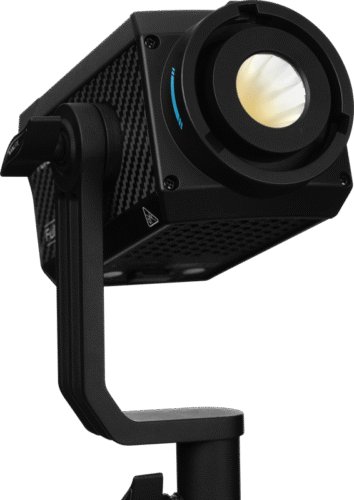 Nanlite Forza 60C valgustipea esiosa lähivaade sooja valgusega