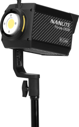 Nanlite Forza 150B LED-pea lähivaade sooja valgusega