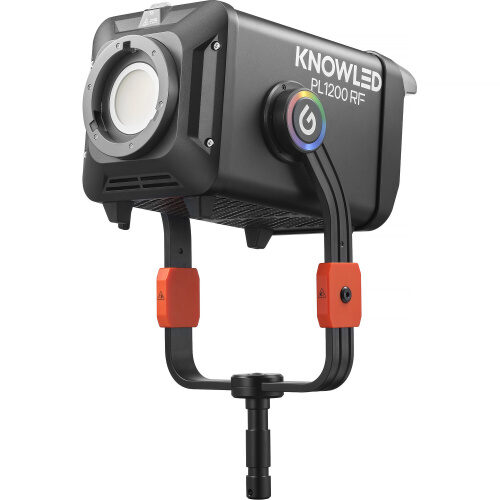 Godox PL1200RF Knowled esiosa lähivaade Bowens-adapteriga