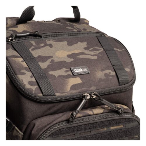 Think Tank DarkLight 20L MultiCam seljakoti ülaosa tõmblukuga tasku ja Think Tank logoga