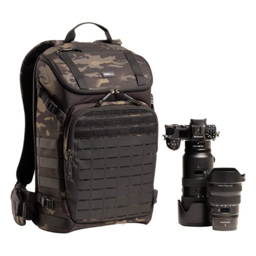 Think Tank DarkLight 20L MultiCam seljakott koos Nikon Z kaamera, 70–200 mm ja 14–24 mm objektiiviga