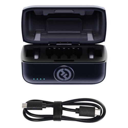 Hollyland Lark M3 avatud laadimiskarp kuue pesaga: kaks saatjale ja neli USB-C vastuvõtjale, koos USB-C kaabliga