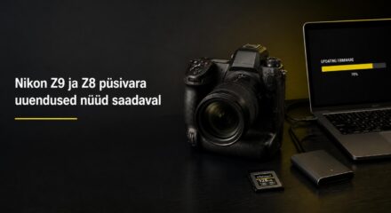 Täiskaader-hübriidkaamera, mälukaart ja sülearvuti püsivara uuendamise ajal, pealkiri „Nikon Z9 ja Z8 püsivara uuendused nüüd saadaval“