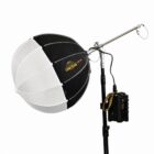 CineVeam S20L-100 Studio 60 cm lantern-valgusti valge hajutiga, kinnitatud poomile, juures kontroller