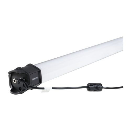 Nanlite PavoTube II 15C LED-toru ots, millesse on ühendatud DC-toitejuhe