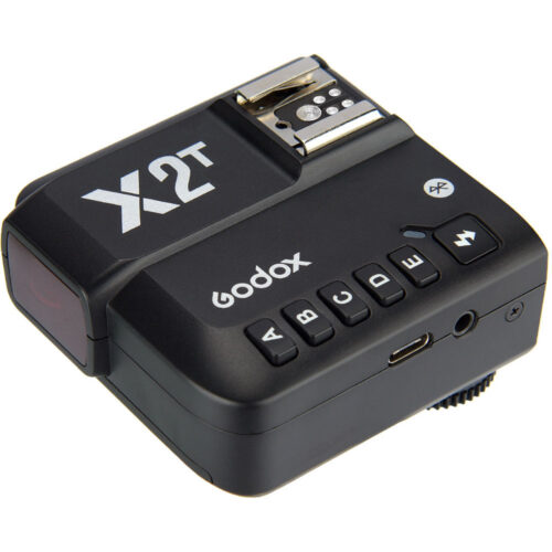 Godox X2T-P päästik külgvaates, grupinupud A–E, USB-C ja 3,5 mm pesa