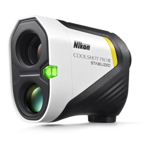 Nikon COOLSHOT PRO III STABILIZED golfi laserkaugusmõõtja nurga alt: valge-must korpus, kollane triip ja roheline LOCKED ON indikaator