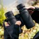 Nikon PROSTAFF P7 binokkel kasutuses looduses