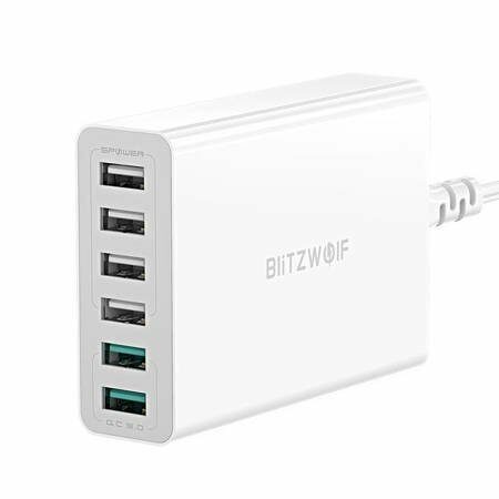 Valget värvi toode, mille tagumisel küljel on voolujuhe ning esimesel küljel on 6x USB-A pistikud.