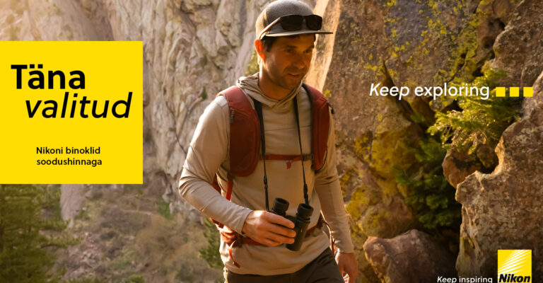 Nikon binokliga mees jalutab looduses ja annab teada, et hetkel on valitud Nikon binoklitel kampaania hinnad